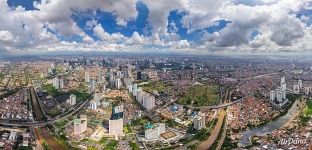 Над деловым районом Джакарты