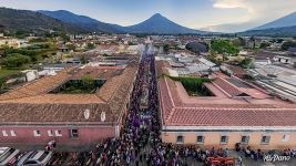 Процессия у церкви Милосердия