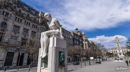 Статуя «Обнаженная девушка – Юность» на авеню Союзников
