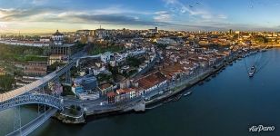 Near the Dom Luís I Bridge