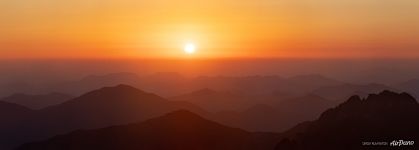 Закат в горах Хуаншань, Китай Закат в горах Хуаншань, Китай
