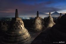 Ступы в темноте Ступы в темноте