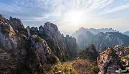 Горы Хуаншань. Летающий Камень Горы Хуаншань. Летающий Камень