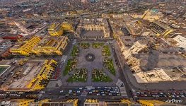 Главная площадь города Пласа Майор Главная площадь города Пласа Майор
