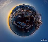 Svolvær at sunset. Planet