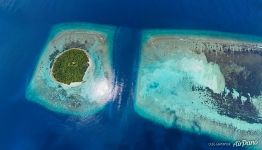 Между островами Munandhoo и Mahaddhoo