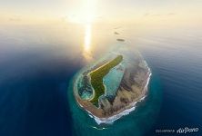 Над островом Mahaddhoo Над островом Mahaddhoo