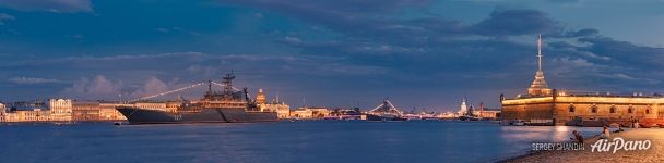 У Петропавловской крепости У Петропавловской крепости