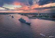 У Петропавловской крепости У Петропавловской крепости