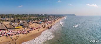 Панорама пляжа Кандолим Панорама пляжа Кандолим