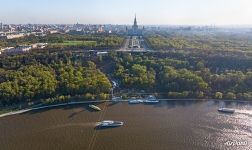 У стадиона «Лужники», Москва