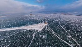 Россия. Озеро Байкал зимой