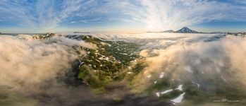 Выше облаков над озером Камбальное. Камчатка, Россия