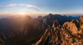 Китай. Горы Хуаншань Китай. Горы Хуаншань