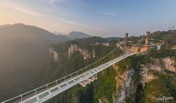Самый высокий стеклянный мост в мире