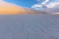 Буря над солончаком Уюни, Боливия