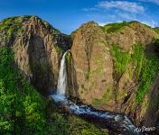 Водопад в бухте Каменистая Водопад в бухте Каменистая
