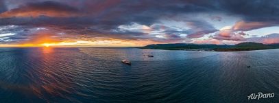 Закат над Камчаткой. Охотское море