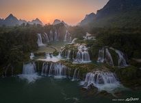 Водопад Дэтянь на закате Водопад Дэтянь на закате