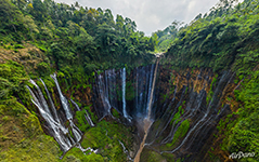 Красивый водопад на острове Ява Красивый водопад на острове Ява
