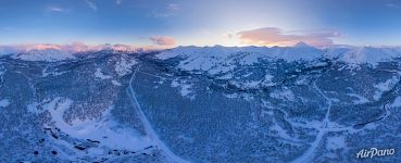 Снежная Долина на закате. Панорама