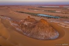 Пресноводный оазис Ounianga Serir и его окрестности Пресноводный оазис Ounianga Serir и его окрестности