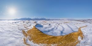 Снег на дюне ранней весной