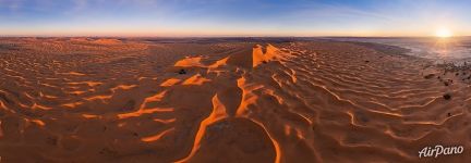 Пустыня Эрг-Шебби рядом с Мерзугой на закате