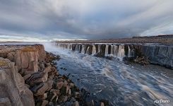 Водопад Selfoss, лето, полночь