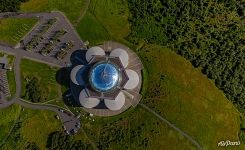 Perlan building with an artificial geyser