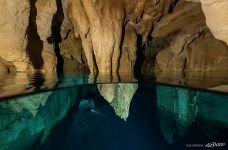 Люстровая пещера (Chandelier Cave), Палау