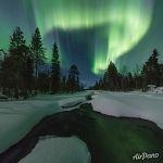 Северное сияние над незамерзающей рекой Северное сияние над незамерзающей рекой