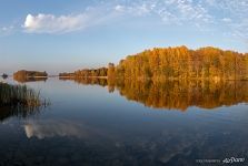 Отражение осени в Онежском озере