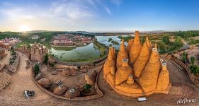 Художественная галерея Калейдоскоп, город Дунфэнюнь в уезде Милэ