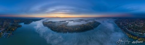 Гигантская река Европы спит под покровом тумана Гигантская река Европы спит под покровом тумана