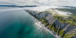 Белые скалы на побережье Охотского моря Белые скалы на побережье Охотского моря