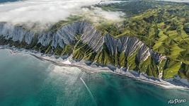 Белые скалы на побережье Охотского моря Белые скалы на побережье Охотского моря