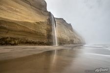 Водопад высотой 25 метров