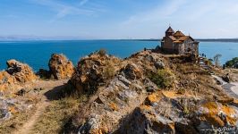 Монастырь Айраванк на фоне Севана Монастырь Айраванк на фоне Севана
