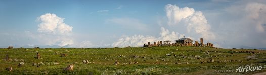 Старинное кладбище на горизонте Старинное кладбище на горизонте