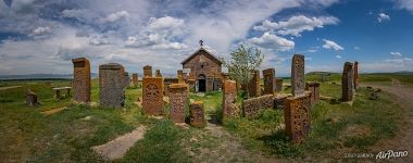 Панорама средневекового кладбища
