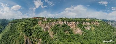 Татевский монастырь на краю скалы Татевский монастырь на краю скалы