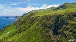 Водопад на острове Водопад на острове