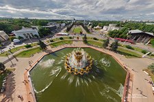 Всероссийский выставочный центр (ВДНХ), над фонтаном «Дружба народов СССР»