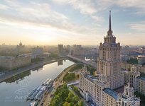 Сталинские высотки. Гостиница «Украина» ранним утром Сталинские высотки. Гостиница «Украина» ранним утром