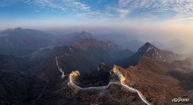 Туманное утро над Великой Китайской стеной