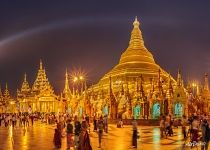 Shwedagon Pagoda at night