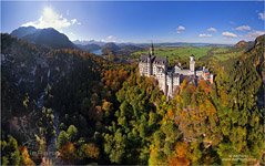 Германия, замок Нойшванштайн с высоты птичьего полёта https://neuschwanstein.de/