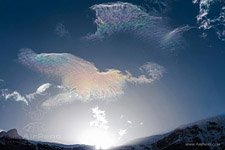 Разноцветные облака в районе Эвереста