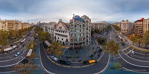 Барселона, Испания. Дом Баттло, Антонио Гауди (панорама)
